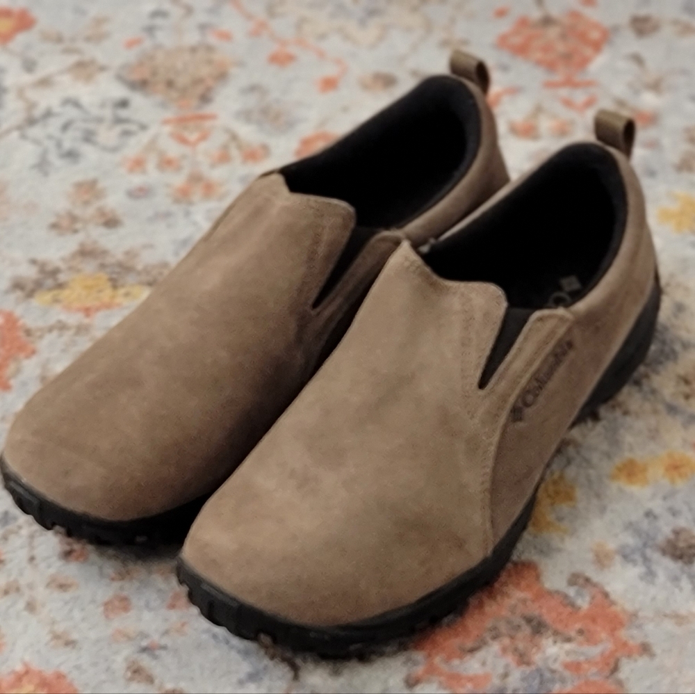 New Columbia men's tan suede slip on shoes men's size 9.5